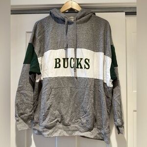Milwaukee Bucks Oversized Hooded Green, White and Gray Sweatshirt Size Large